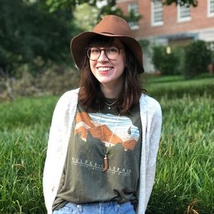 Meet your Posher, Caroline